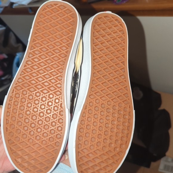 Vans - Picture 3 of 4